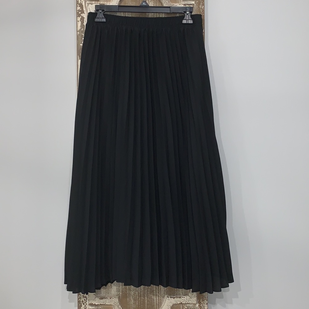 NWOT LOFT Ankle Length Black Pleated Skirt (XS)